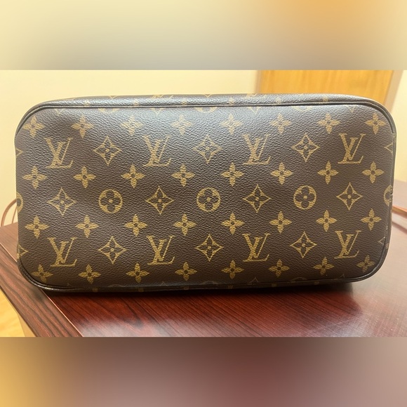 Authentic Louis Vuitton Neverfull MM - Picture 9 of 14